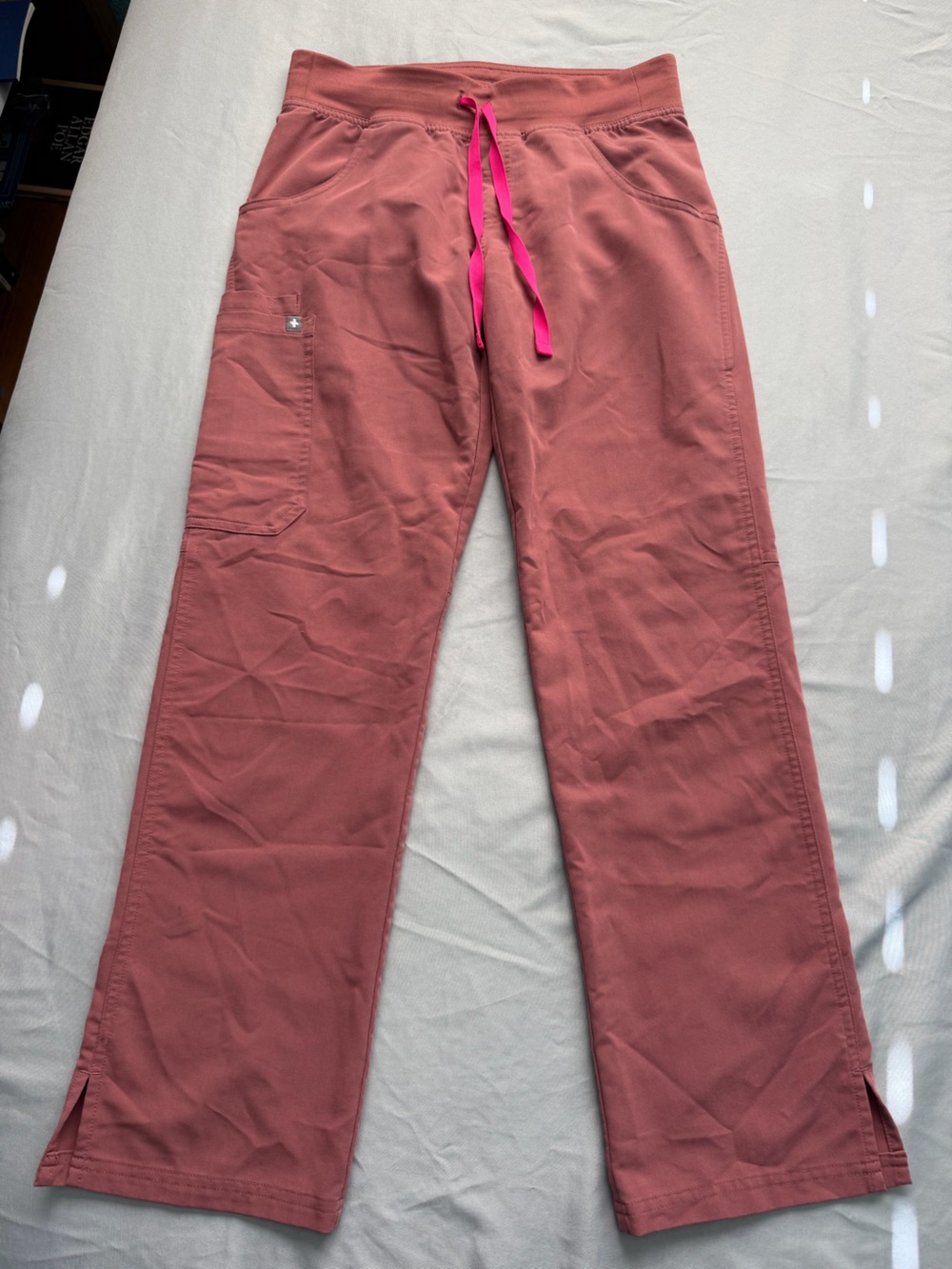 Figs Women's Mauve Kade Cargo Scrub Pants